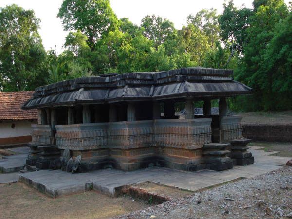 ವಿಶಿಷ್ಟಮಯ ಧಾರ್ಮಿಕ ಕ್ಷೇತ್ರಗಳು: