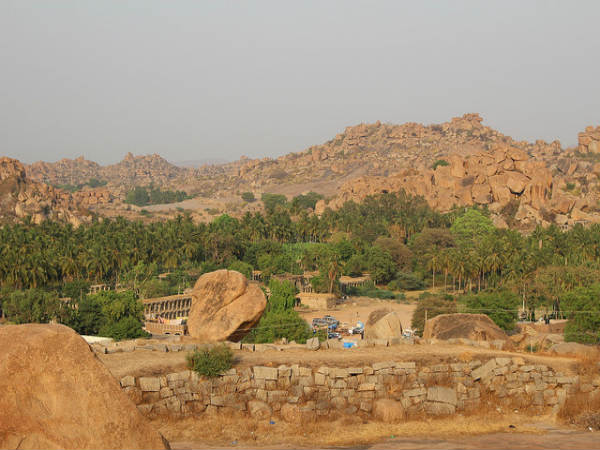 ಮಾದಕ ಬೆಟ್ಟಗುಡ್ಡಗಳು: