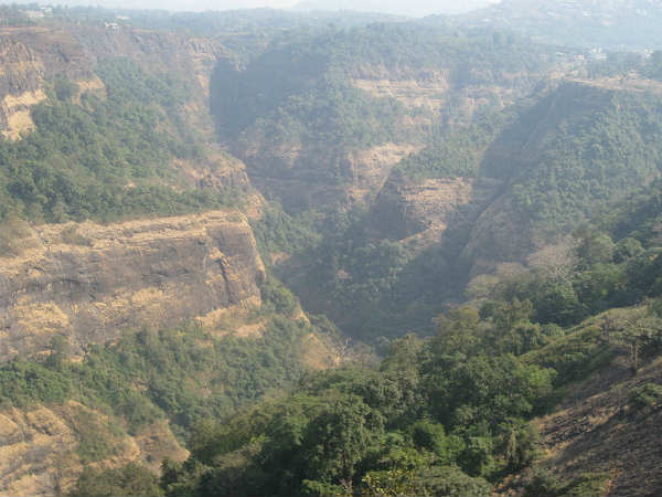 ಲೋಣಾವಲಾ ಸೌಂದರ್ಯ: ಲೋಣಾವಲಾ ಸೌಂದರ್ಯ: