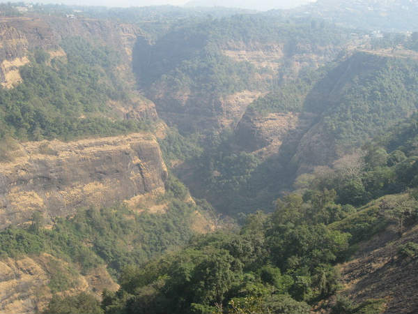ಲೋಣಾವಲಾ ಸೌಂದರ್ಯ: ಲೋಣಾವಲಾ ಸೌಂದರ್ಯ: