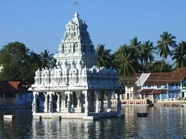 ತ್ರಿಮೂರ್ತಿಗಳ ದಿವ್ಯ ನೆಲೆ: