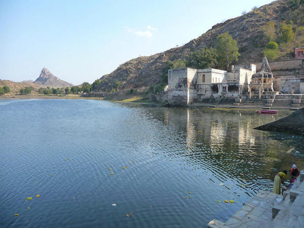 ನಗ್ಡಾದ ಅತ್ತೆ ಸೊಸೆ ದೇವಾಲಯ :