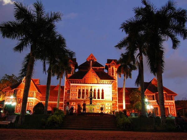 ಇಂಡೊ-ಸಾರ್ಸೆನಿಕ್ ಶೈಲಿಯ ಕಟ್ಟಡಗಳು: