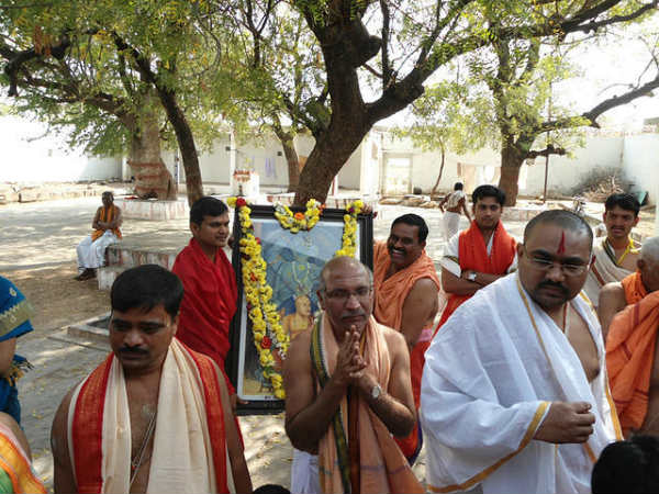 ಭಿನ್ನ ವಿಗ್ರಹ ಭಿನ್ನ ವಿಗ್ರಹ