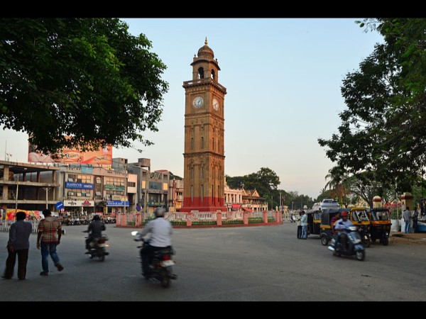 ದೊಡ್ಡ ಗಡಿಯಾರ ದೊಡ್ಡ ಗಡಿಯಾರ