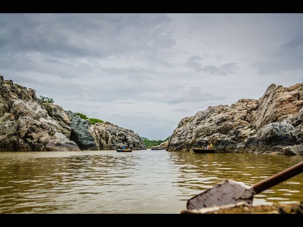 ಜಲಪಾತ ಬಂಡೆಗಳು ಜಲಪಾತ ಬಂಡೆಗಳು