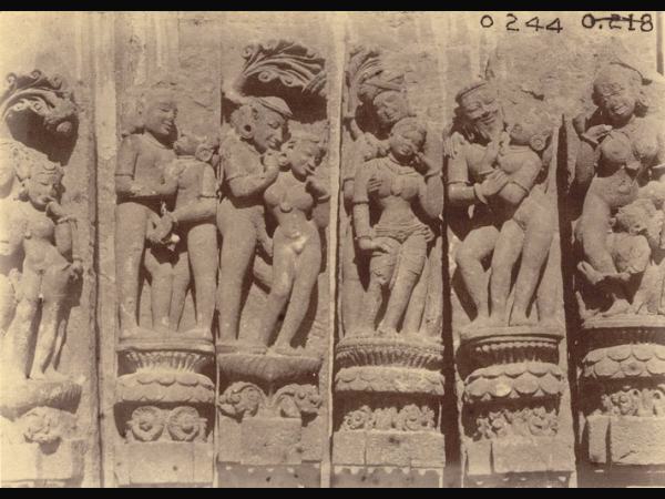 ಕೆತ್ತಲಾಗಿದೆ