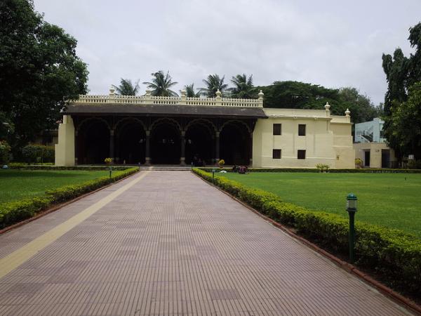 ಬೇಸಿಗೆ ಅರಮನೆ