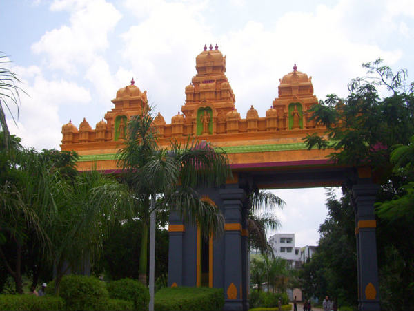 ಪುಣೆ ಬಳಿಯ ಮಿನಿ ತಿರುಪತಿ ಬಾಲಾಜಿ ದೇವಾಲಯ!