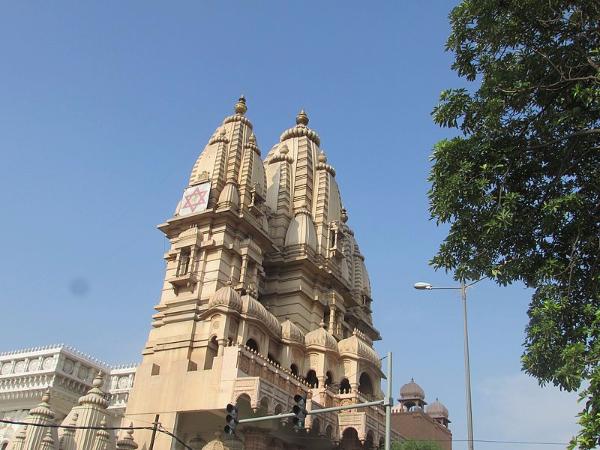 ನೂರಾರು ಸಂಖ್ಯೆಯಲ್ಲಿ ನೂರಾರು ಸಂಖ್ಯೆಯಲ್ಲಿ