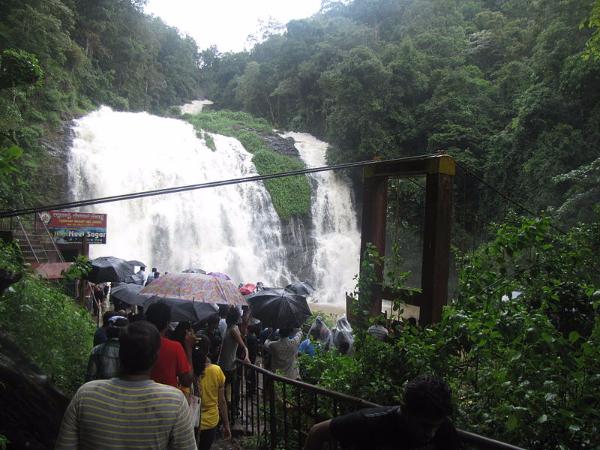 ಮೋಡಿ ಮಾಡುವ ಮಡಿಕೇರಿ ಪಟ್ಟಣ