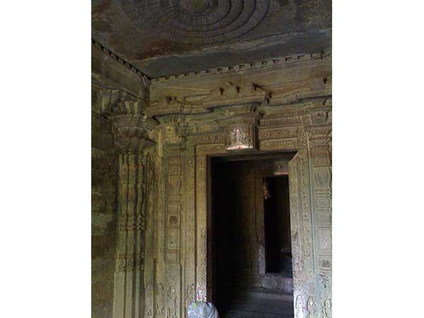 ವಿವರದೊಂದಿಗೆ ದಾರಿ ದೂರ