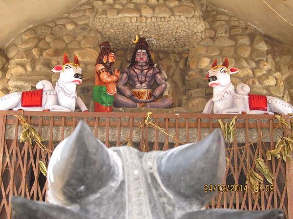 ನಂದಿಯನ್ನು ಕರೆಯುತ್ತಾನೆ