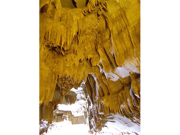 ಗುಹೆಯ ಒಳಗೆ