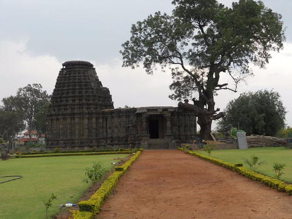 ಈ ದೊಡ್ಡಬಸಪ್ಪನ ಮುಂದೆ ತಲೆ ಆಡಿಸಲೇಬೇಕು!