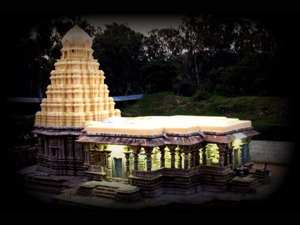 ಫಳ ಫಳ ಹೊಳೆಯುತ್ತ ಎಲ್ಲರನು ಸೆಳೆವೆವು ನಾವು!