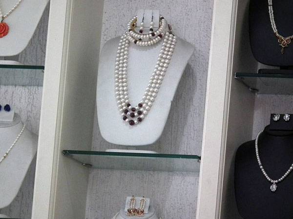 ಮುತ್ತುಗಳು