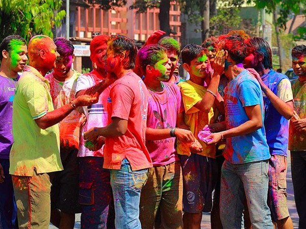 ಹೋಳಿ ಸಂಭ್ರಮ