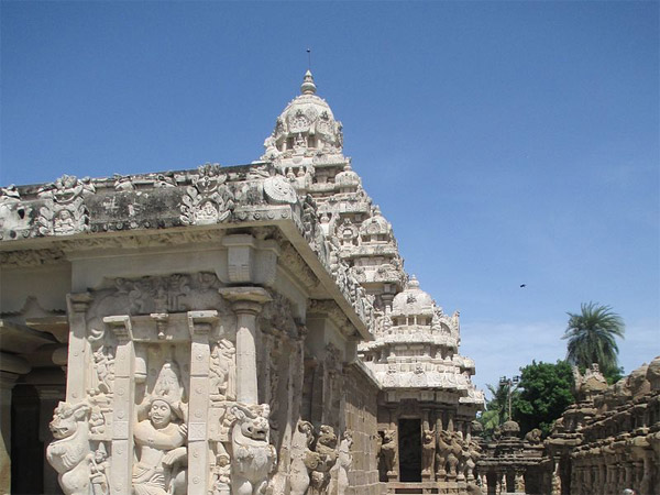 ಕಾಮಾಕ್ಷಿ ಅಮ್ಮನ ದೇಗುಲದ ಒಳಗೆ