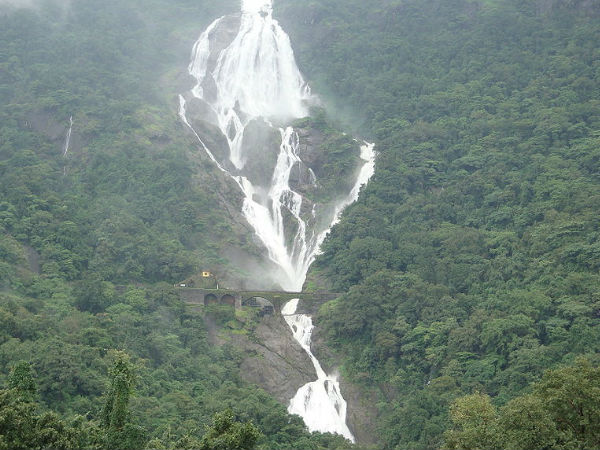5. ಧೂದ್ ಸಾಗರ್ ಜಲಪಾತ 5. ಧೂದ್ ಸಾಗರ್ ಜಲಪಾತ