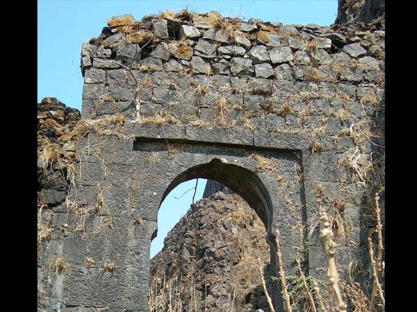 ಶಂಖದ ಆಕಾರದಲ್ಲಿ ತುಂಗ್ ಕೋಟೆಯ ಸೊಬಗು