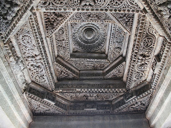 ಬೆಂಗಳೂರಿಗೆ ಹತ್ತಿರ ಅಕ್ಕನ ಬಸದಿ ಬೆಂಗಳೂರಿಗೆ ಹತ್ತಿರ ಅಕ್ಕನ ಬಸದಿ