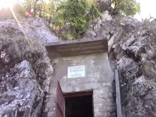 ಬಾಬಾಜಿ ಗುಹೆ ಬಾಬಾಜಿ ಗುಹೆ