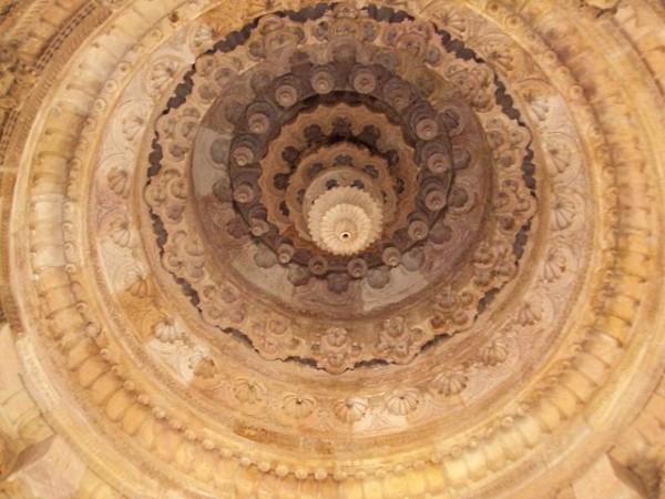 9. ಅತ್ಯಂತ ಸುಂದರವಾದ ಮೇಲ್ಛಾವಣಿ