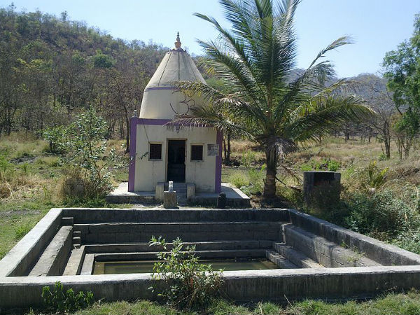 ದೇವಾಲಯದ ಮೂರ್ತಿಗಳು
