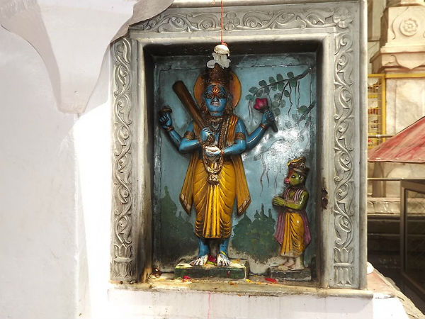 ದೇವಾಲಯದ ಪ್ರವೇಶ