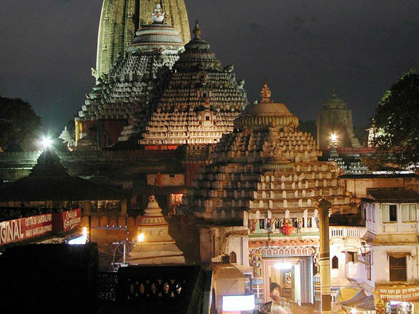 7 ಗೋಪುರದ ನೆರಳು 7 ಗೋಪುರದ ನೆರಳು