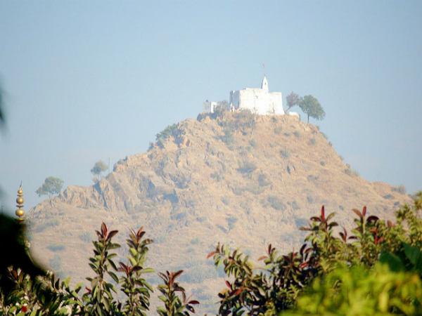 ವಿವಾಹವಿಲ್ಲದ ಪುರುಷರಿಗೆ ಪ್ರವೇಶವಿಲ್ಲ