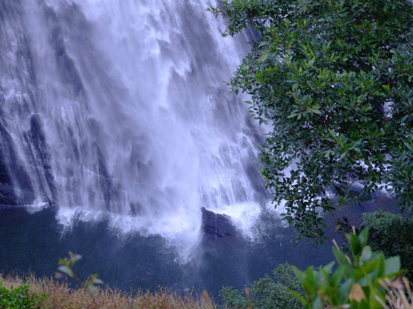  ಜಲಪಾತದ ರಭಸ