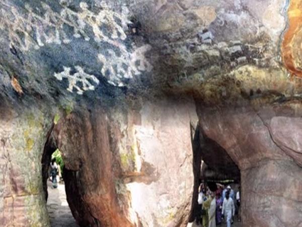 ರೈಲು ಮಾರ್ಗದ ಮೂಲಕ ರೈಲು ಮಾರ್ಗದ ಮೂಲಕ