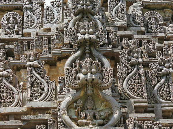 ಸುಂದರವಾದ ಕೆತ್ತನೆಗಳು