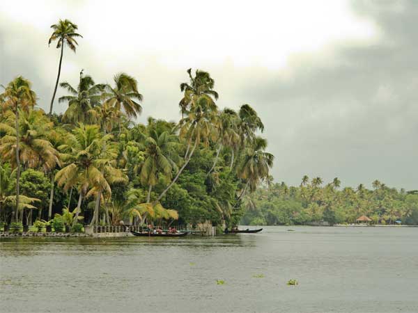 ಕುಮಾರಕೋಮ್ ಹಿನ್ನೀರು
