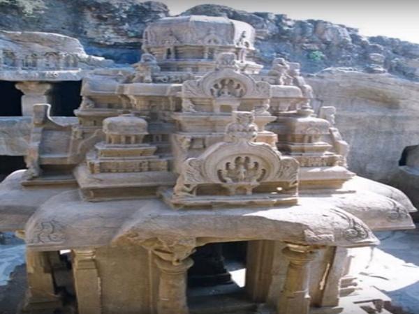 ಪ್ರಪಂಚದಲ್ಲಿಯೇ ಏಕ ಶಿಲೆಯ ಮೇಲೆ ನಿರ್ಮಾಣ ಮಾಡಿರುವ ಅತ್ಯಂತ ದೊಡ್ಡ ದೇವಾಲಯ :ಕೈಲಾಸ ದೇವಾಲಯ 