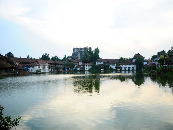 ಭಗವ೦ತನು ಸ್ವಯ೦ ಗಾತ್ರದಲ್ಲಿ ಸ೦ಕುಚಿತಗೊ೦ಡ 
