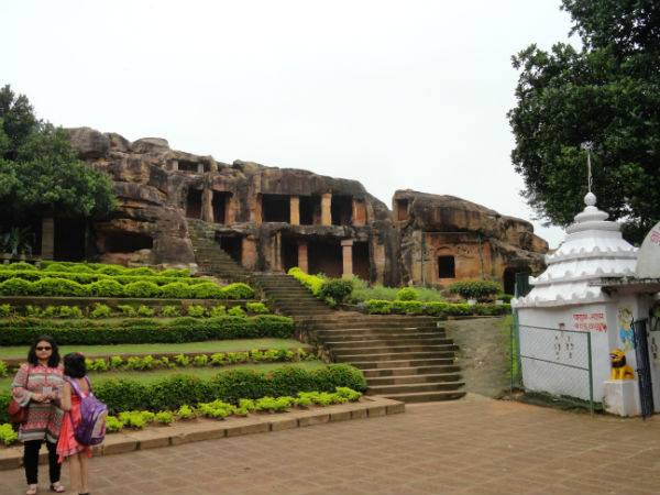 8. ಕ೦ದಗಿರಿಯ ಗುಹೆಗಳನ್ನು ಪರಿಶೋಧಿಸಿರಿ