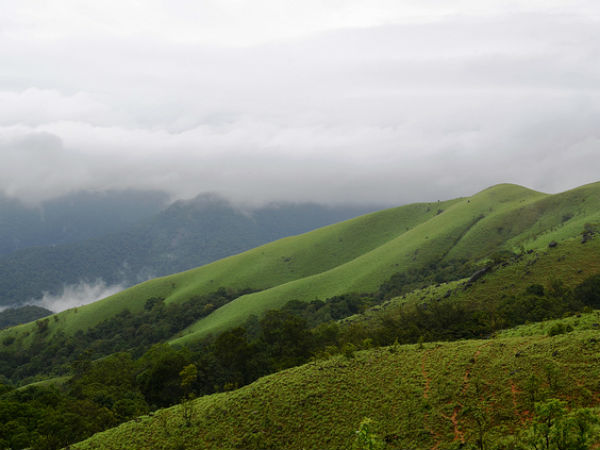 ನೆಲಮ೦ಗಲ ಹಾಗೂ ಹಾಸನಗಳಲ್ಲಿ ಅಲ್ಪಾವಧಿಯ ನಿಲುಗಡೆಗಳು 
