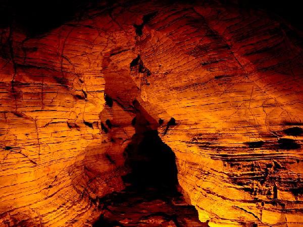 ಬೆಲೂಂ ಗುಹೆಗಳ ಒಳಗಿನ ಮಾರ್ಗ