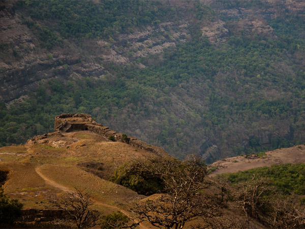 ರಾಜ್ಮಾಚಿ ಕೋಟೆ 