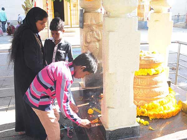 ಮುಸ್ಲಿಂರು ಭಕ್ತಿಯಿಂದ ಪೂಜಿಸುವ ಹಿಂದೂ ದೇವಾಲಯವಿದು....