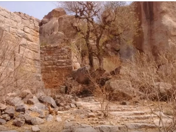 ಪದ್ಮವ್ಯೂಹವನ್ನು ಹಾಗು ಗುಪ್ತನಿಧಿಯನ್ನು ಹೊಂದಿರುವ ಅದ್ಭುತವಾದ ಕೋಟೆ ಇದು....