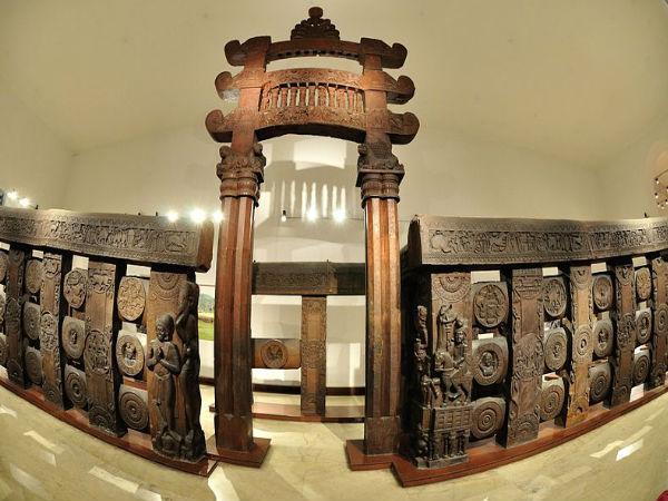 ಈ ವರಹಾಮೂರ್ತಿಯ ಮೈಯೆಲ್ಲಾ ದೇವತೆಗಳೇ....