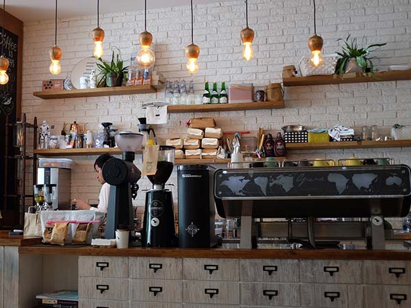 10. ಕೆಫೆಗೆ ಭೇಟಿಕೊಡಿ 