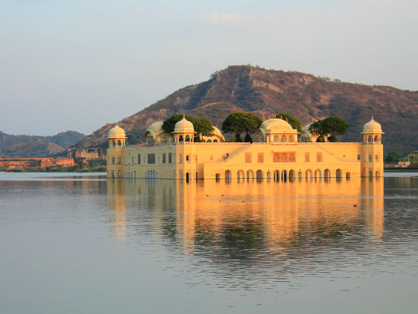 ಜಲ್ ಮಹಲ್ ನ ಸೌ೦ದರ್ಯದಲ್ಲಿ ತೇಲಾಡಿರಿ 