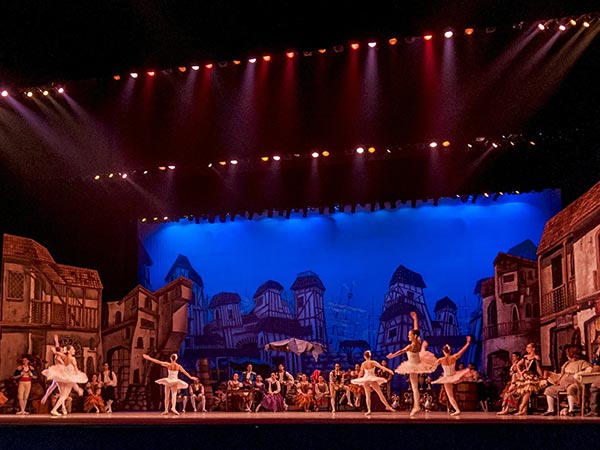 9. ಒಂದು ಪ್ಲೇ (ನಾಟಕ) ವೀಕ್ಷಿಸಿ 