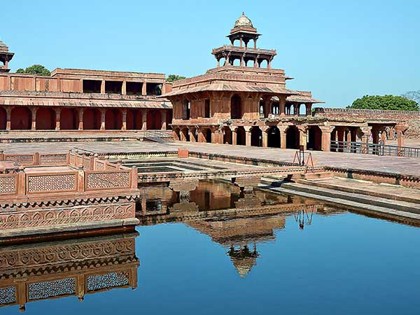 2) ಫತೇಪುರ್ ಸಿಕ್ರಿ