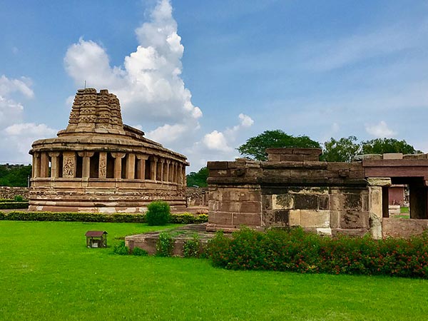 ಐಹೊಳೆಯಲ್ಲಿರುವ ಸ್ಮಾರಕಗಳ ಗುಂಪು 